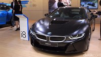 Di Geneva Motor Show BMW memperlihatkan edisi terbaru i8, Protonic Frozen Black Edition.Foto: Dina Rayanti