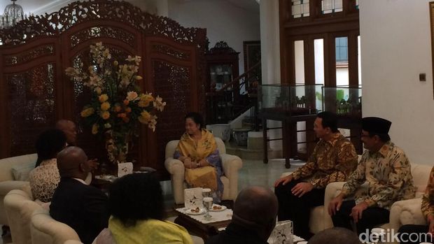 Ahok dan Djarot Temani Megawati Bertemu Presiden Afsel / 