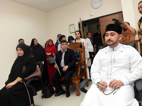 Soal Poligami Ustad Al Habsyi, Benarkah Gigi Tahu Perselingkuhan Raffi-Ayu?