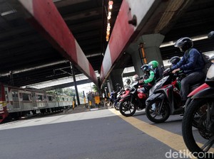 Seharian Perlintasan KA Pasar Minggu Ditutup, Lalu Lintas Lancar