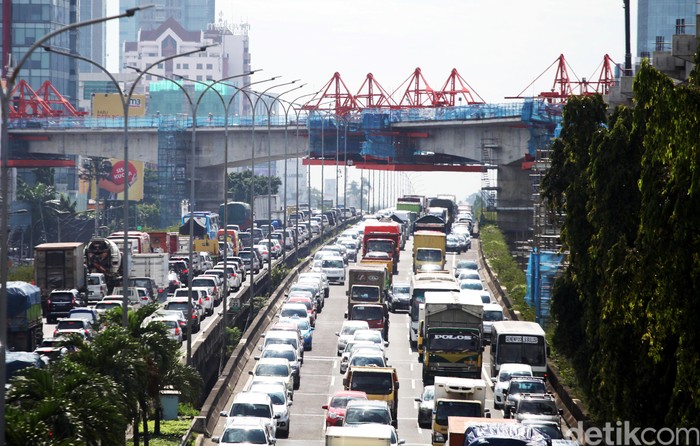 Ada Kecelakaan, Tol JORR Cawang ke Pondok Indah Padat