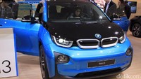 City car berteknologi listrik, i3 juga diperlihatkan. Foto: Dina Rayanti