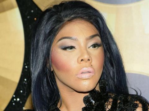 Foto: Penampakan Selebriti dengan Contouring yang Terlalu Tebal
