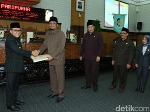 Bupati Anas Beberkan Prestasi Banyuwangi dalam Rapat Paripurna
