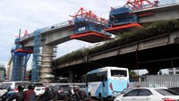 Pemasangan box girder dalam satu hari sebanyak 3 sampai 5 buah, yang dikerjakan dalam rentan waktu mulai dari pukul 22.00 sampai 04.00.