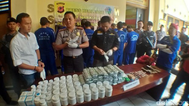 Polresta Sukabumi Ringkus11 Pengedar Obat-obatan dan Narkotika ke Pelajar 
