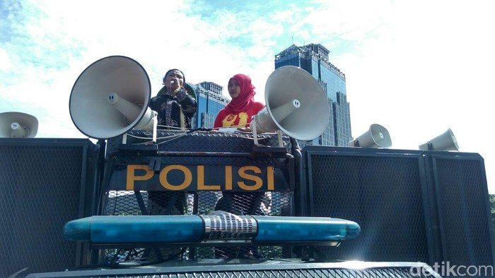 Orasi Petani Kendeng dalam Aksi Hari Perempuan di Monas: Bersatu!