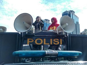 Orasi Petani Kendeng dalam Aksi Hari Perempuan di Monas: Bersatu!