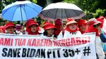 Ribuan Bidan Desa Berdemo di Monas