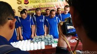 Para pelaku penyalahgunaan obat yang diamankan polisi masing-masing berinisial MI alias Deden, IN, SA alias Obi, MOP, Mu alias Ujang, dan NK. Sementara untuk narkotika jenis sabu, putaw dan ganja masing-masing berinisial RY alias Apok (sabu dan putaw), WK alias Iwan (ganja), YS alias Kokon (Sabu dan Ganja), SR alias Jedow (sabu) RN alias Rey (ganja) dan DF alias Aleng (sabu).