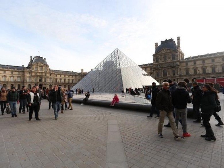 Sungai Seine Meluap, Museum Louvre Tutup Koleksi Pameran Seni Islam Sungai Seine Meluap, Museum Louvre Tutup Koleksi Pameran Seni Islam