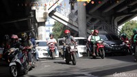 Mulai 19 Mei 2017, perlintasan sebidang di Jl TB Simatupang akan ditutup secara permanen.