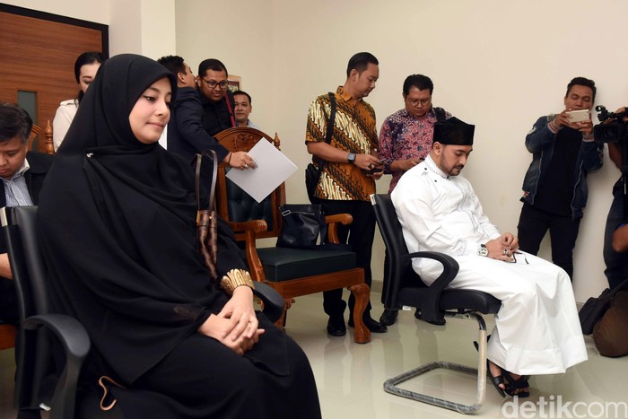 Sidang Cerai Digelar Lagi: Putri Aisyah Sakit, Al Habsyi Sibuk Kerja