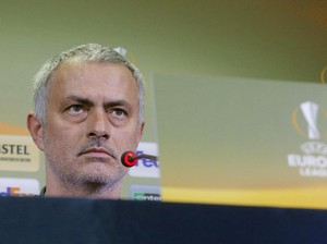 Mourinho Keluhkan Lapangan di Markas Rostov
