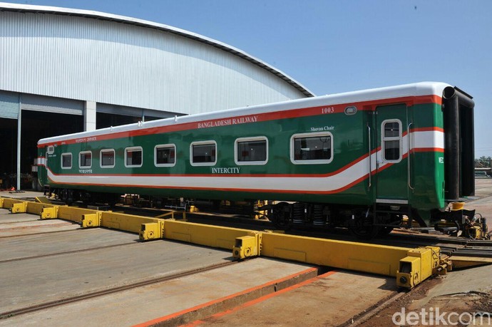 Ini Kereta dan Pesawat yang Dibanggakan Jokowi di Depan DPR