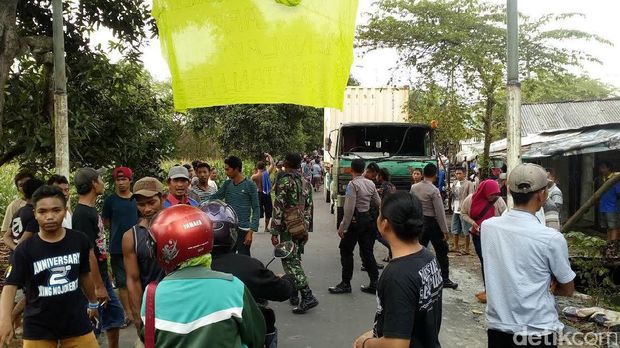 Pabrik karet diprotes warga
