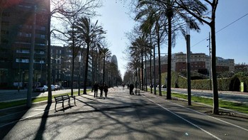 Suasana sore di pendestrian Barcelona. (Foto: Oppo)