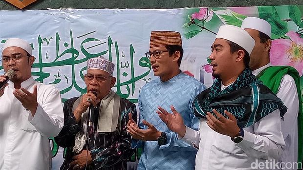 Sandiaga hadiri peringatan maulid nabi di Cililitan / 