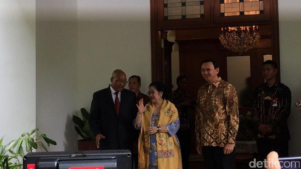 Ahok dan Djarot Temani Megawati Bertemu Presiden Afsel / 