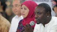 Musisi berusia 43 tahun itu berkotribusi untuk Indonesia melalui program Akon Lighting.