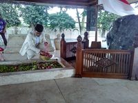 Ridwan Kamil Ziarah ke Makam Bung Karno di Kota Blitar