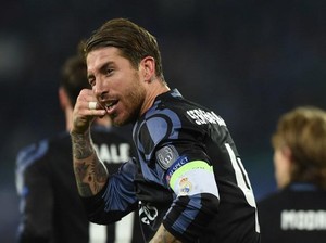 Rayakan Gol dengan Menelepon, Ramos Tiru Messi?