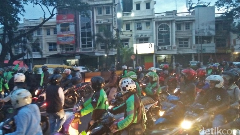 Ojek Online di Tangerang akan Kembali Pakai Atribut Ojek Online di Tangerang akan Kembali Pakai Atribut