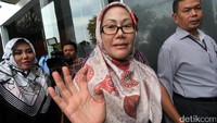 Saat ini Atut sedang menjalani masa pemidanaan 5 tahun penjara karena menyuap Ketua Mahkamah Konstitusi (MK) kala itu, Akil Mochtar.