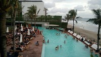 Terletak di Jalan Petitengget 51 B, Seminyak Bali, tempat ini sangat nyaman untuk dinikmati beramai-ramai sambil menikmati indahnya matahari terbenam di ufuk barat (Ardan/detikTravel)
