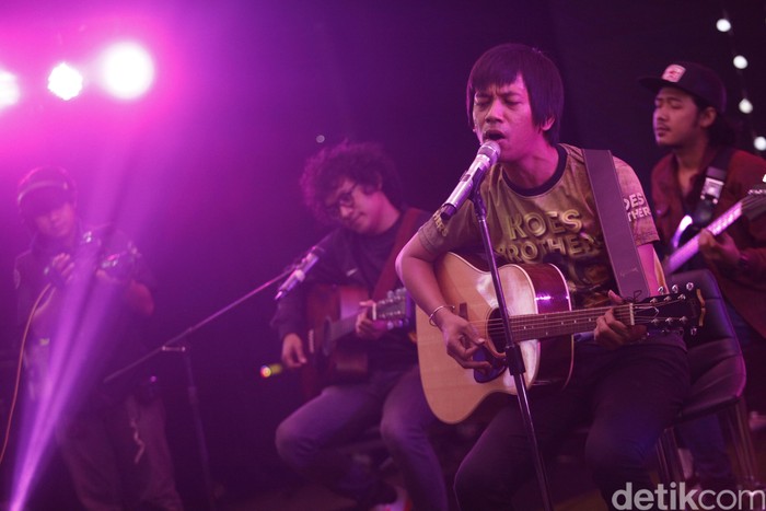 DMasiv saat tampil di acara dHOT Music Day.