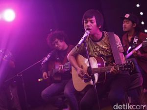 Lirik dan Chord Dengarlah Sayang oleh dMasiv