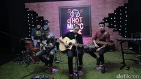 EDEN saat tampil di acara dHOT Music Day di detikcom, Warung Buncit, jakarta Selatan pada Kamis (9/3/2017).
