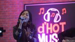 Penampilan Keren Rinni Wulandari