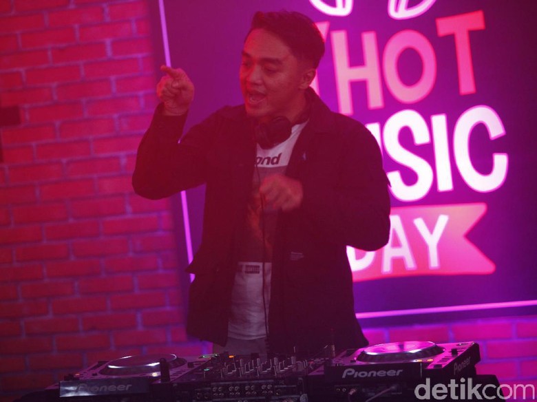 Ada Perbedaan Antara DJ dan Produser Musik Ada Perbedaan Antara DJ dan Produser Musik