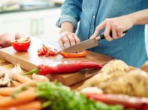 Studi: Masak Sendiri dan Bawa Bekal Bisa Bikin Langsing Lho