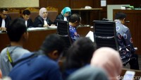 Pengadilan Negeri Tindak Pidana Korupsi (PN Tipikor) menggelar sidang perdana kasus e-KTP, di Kemendagri. Kedua terdakwa Sugiharto dan Irman dihadirkan dalam sidang dugaan korupsi pengadaan Kartu Tanda Penduduk elektronik atau E-KTP.