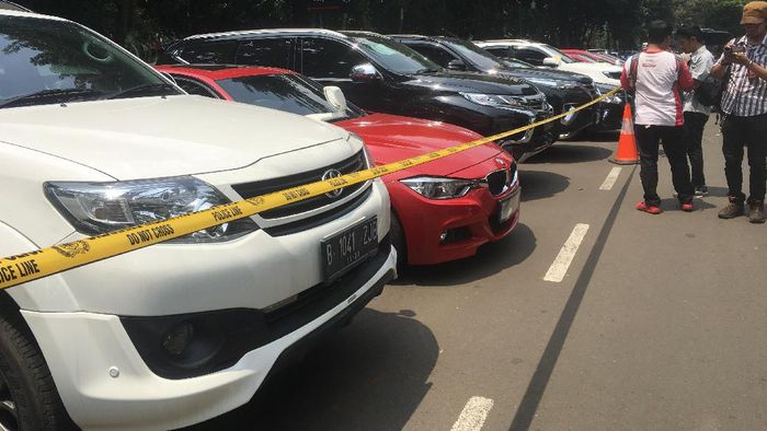 Ilustrasi/Foto: Deretan Mobil Mewah Bos Pandawa Group (Mei Amelia R/detikcom) Ilustrasi/Foto: Deretan Mobil Mewah Bos Pandawa Group (Mei Amelia R/detikcom)