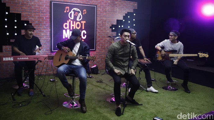 Seventeen saat tampil di dHOT Music Day.