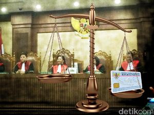 Banyak Nama Besar Tersangkut Kasus e-KTP, Investor Tak Acuh