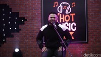 Ridho Rhoma saat tampil di acara dHOT Music Day di detikcom, Warung Buncit, jakarta Selatan pada Kamis (9/3/2017).