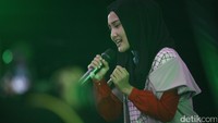 Lagu Jangan Kau Bohong menjadi pembuka penyanyi berusia 20 tahun itu.