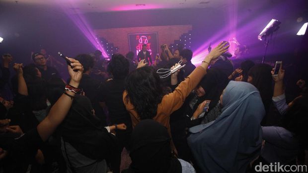 Pecah! Dipha Barus Tutup Panggung d'HOT Music Day 