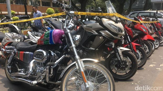 Koleksi Motor Mewah Bos Pandawa, Kawasaki Versys hingga Harley