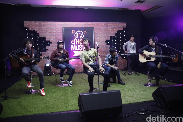 DMasiv saat tampil di acara dHOT Music Day.