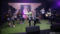 DMasiv aat tampil di acara dHOT Music Day di detikcom, Warung Buncit, jakarta Selatan pada Kamis (9/3/2017).