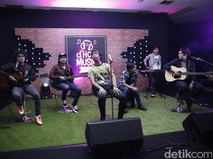 Lirik dan Chord Di Bawah Langit yang Sama oleh dMasiv