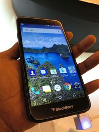 BlackBerry Aurora Resmi Melenggang di Indonesia