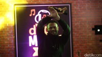 Ridho pun tampak senang melihat antusias para penonton.