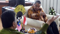 Eko Sandjojo yang ditunjuk Presiden Joko Widodo sebagai penghubung investor Malaysia di Indonesia memaparkan beberapa potensi investasi seperti pembangkit listrik dan perkebunan karet. (Foto: Humas Kemendes PDTT)
