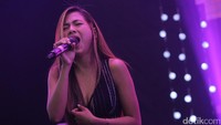 Ia menampilkan lagu single-nya bertajuk Mentari sebagai pembuka.